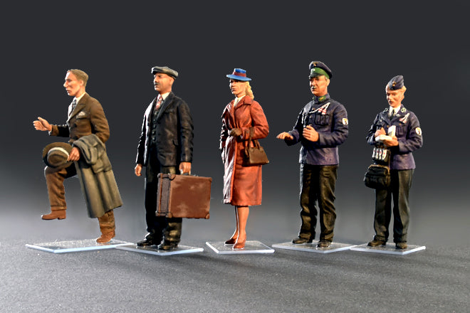 1/35 Tram Crew with Passengers - Hobby Sense
