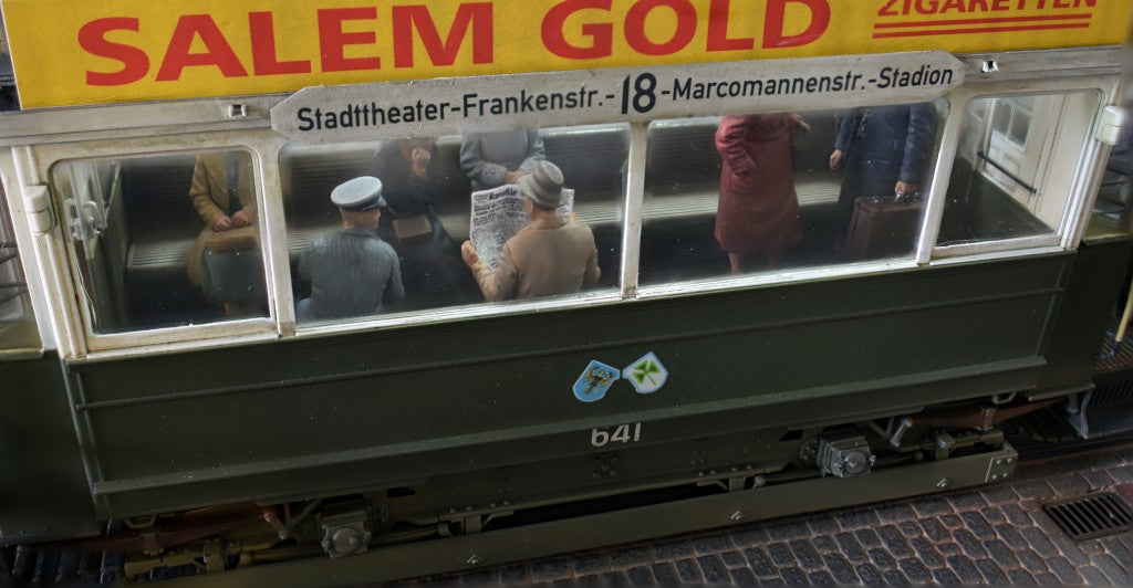 1/35 European Tramcar with Crew & Passengers - Hobby Sense
