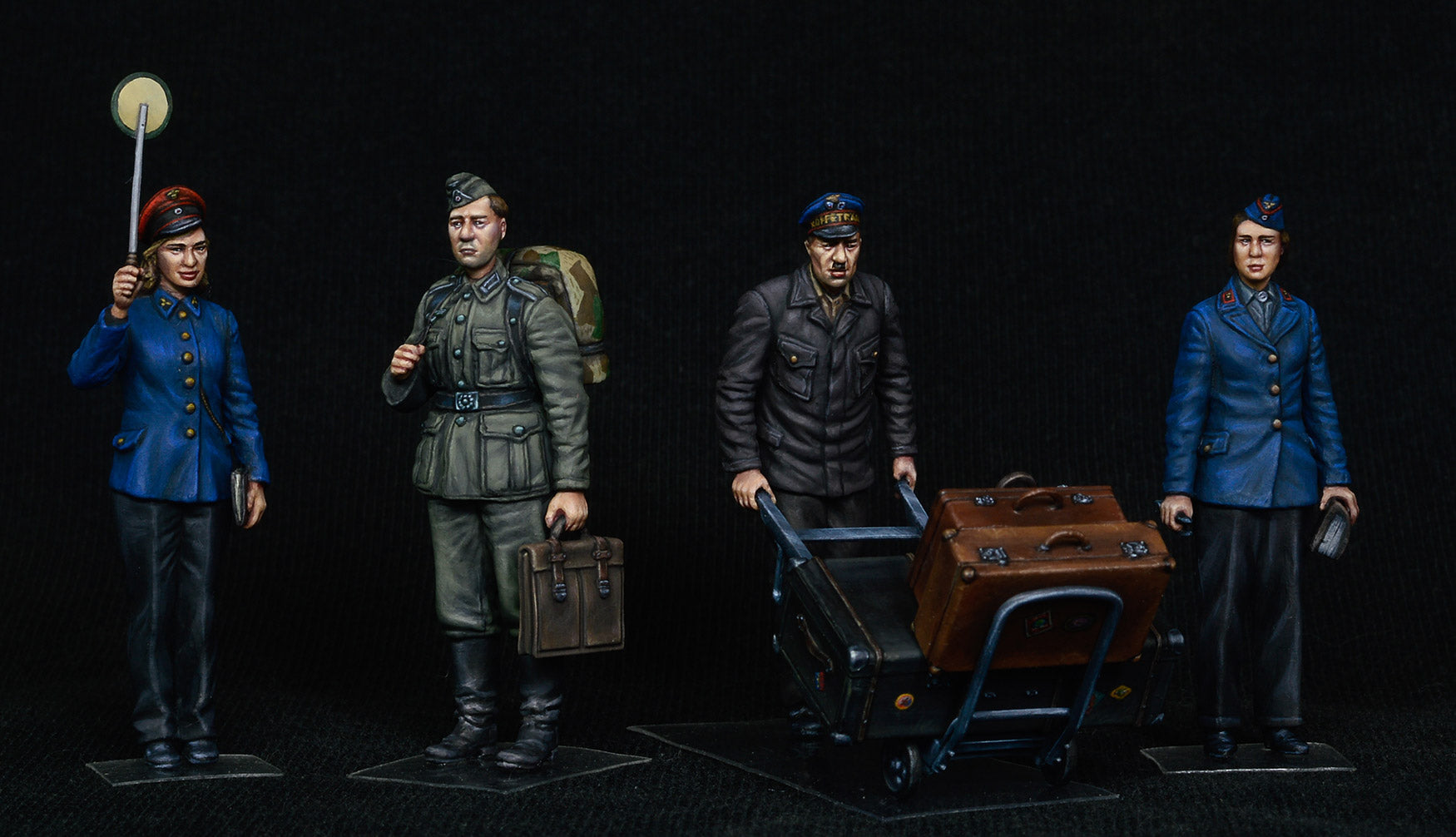 1/35 German Train Station Staff 1930-40s - Hobby Sense