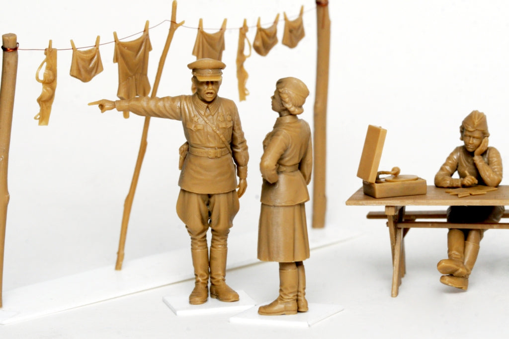 1/35 Soviet Military Servicewomen (1939-1942) - Hobby Sense