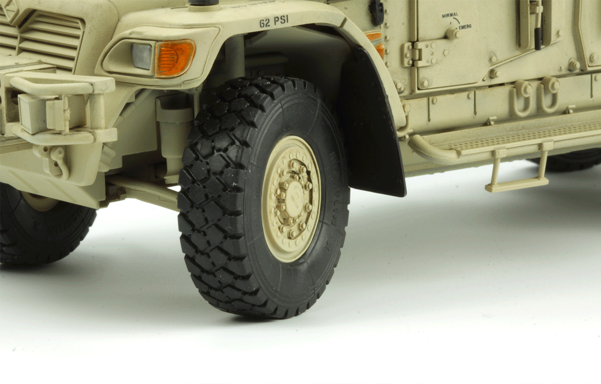1/35 British Army Husky TSV (Tactical Support Vehicle) - Hobby Sense