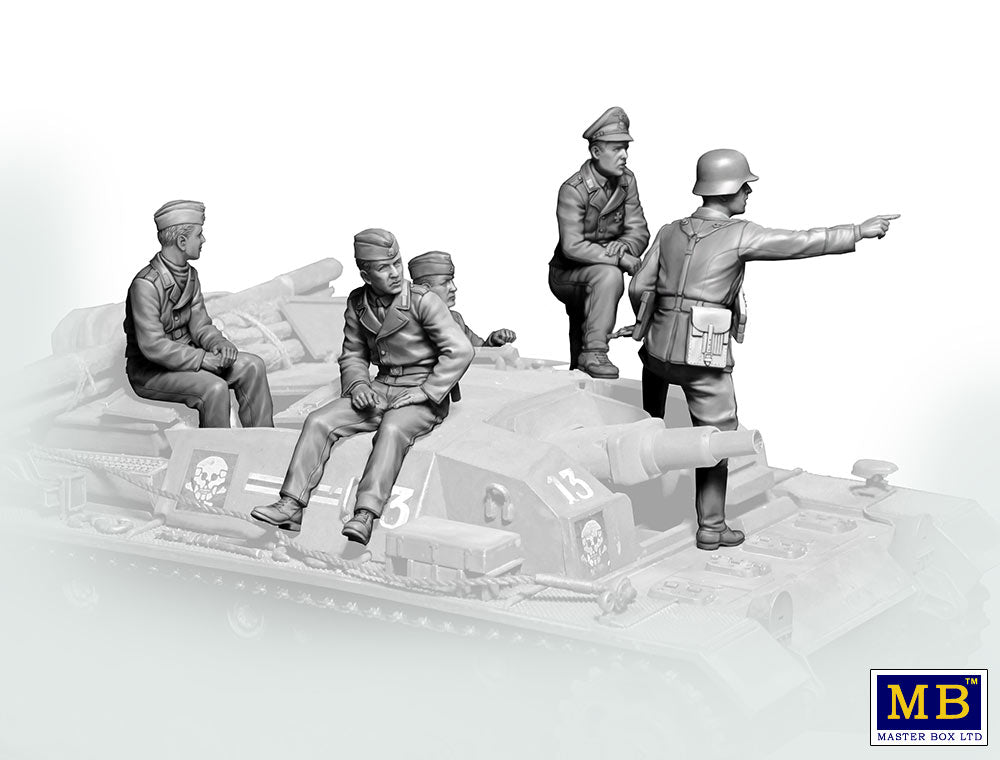 1/35 German StuG III Crew, WWII. 