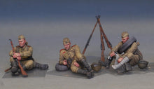 1/35 Soviet Soldiers Taking a Break - Hobby Sense