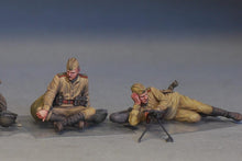 1/35 Soviet Soldiers Taking a Break - Hobby Sense