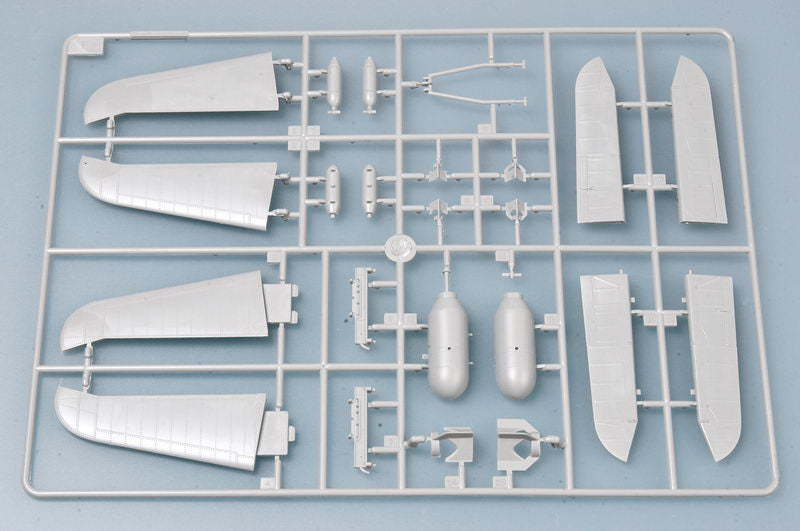 1/32 US Navy SBD-5/A-24B Dauntless - Hobby Sense
