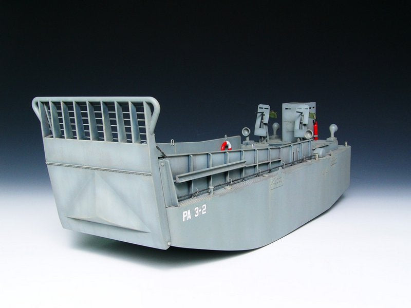 1/35 WWII US Navy LCM (3) Landing craft