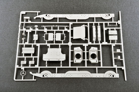 1/35 Russian 9P113 TEL with 9M21 Rocket of 9K52 Luna-M Short Range Artillery Rocket System - Hobby Sense