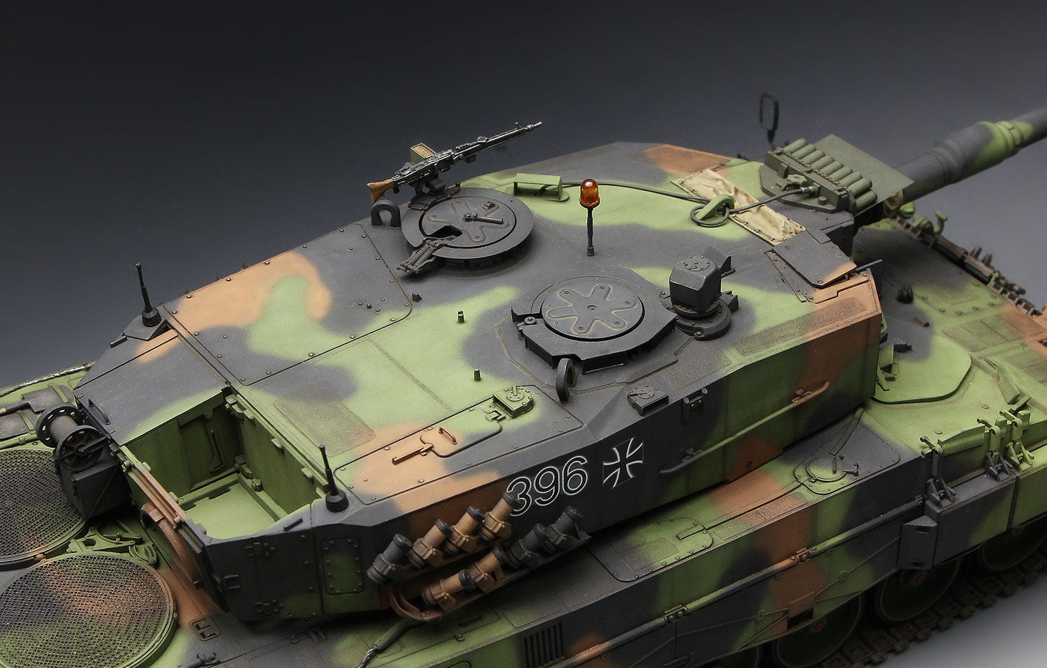 1/35 German Main Battle Tank Leopard 2 A4 - Hobby Sense