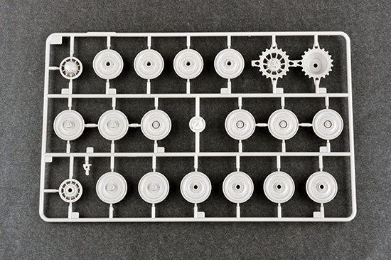 1/35 Pz.Kpfw.VI Ausf.E Sd.Kfz.181 Tiger I (Late Production) w/Zimmerit - Hobby Sense