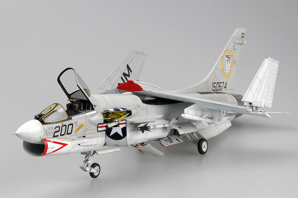 1/32 F8J Crusader - Hobby Sense