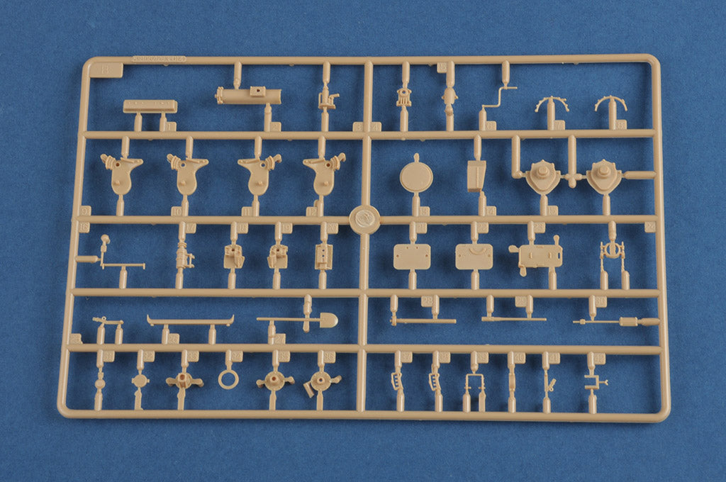 1/35 French R35 with FCM Turret - Hobby Sense