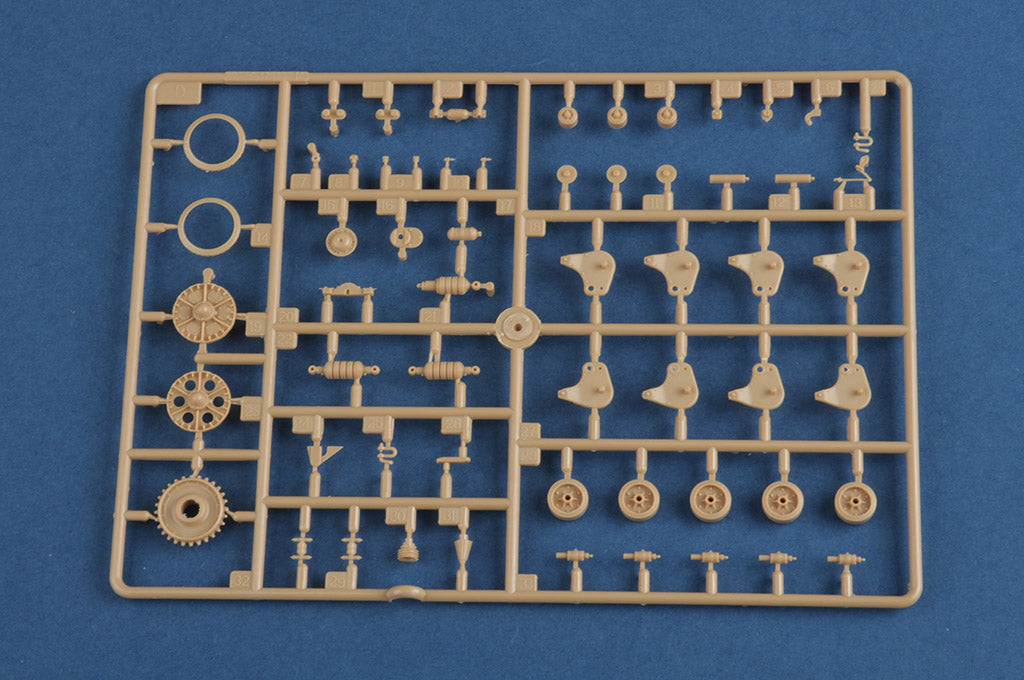 1/35 French R35 with FCM Turret - Hobby Sense