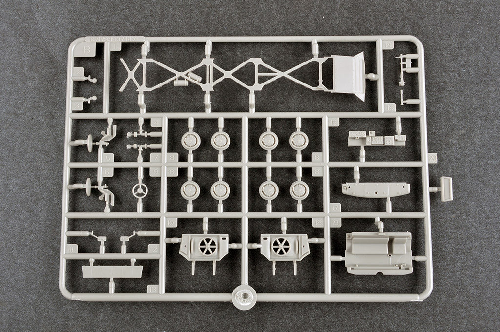1/72 Russian 9P113 TEL w/9M21 Rocket of 9K52 Luna-M Short-Range Artillery Rocket System FROG-7 - Hobby Sense