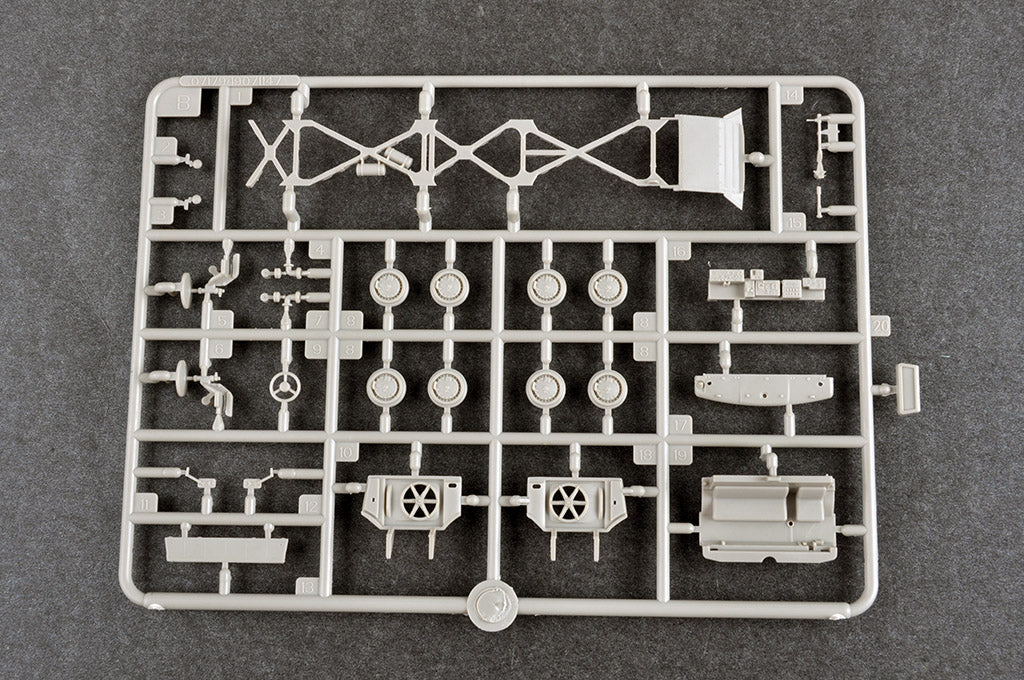 1/72 Russian 9P140 TEL of 9K57 Uragan Multiple Launch Rocket System - Hobby Sense