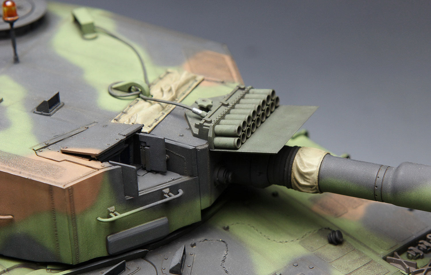 1/35 German Main Battle Tank Leopard 2 A4 - Hobby Sense