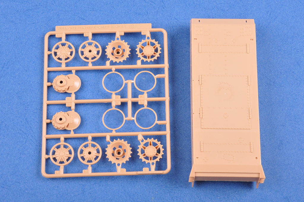 1/35 German Sturmpanzer IV Early Version (Mid Production) with Interior - Hobby Sense