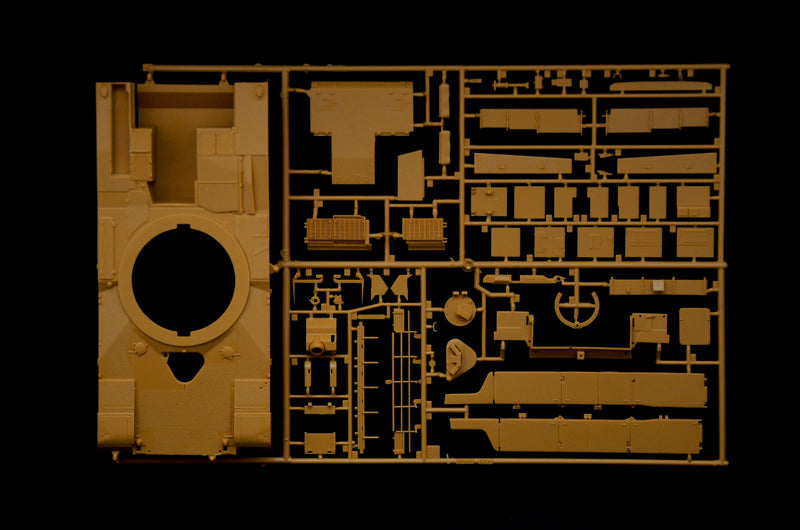 1/35 M1A2 Abrams with Crew - Hobby Sense