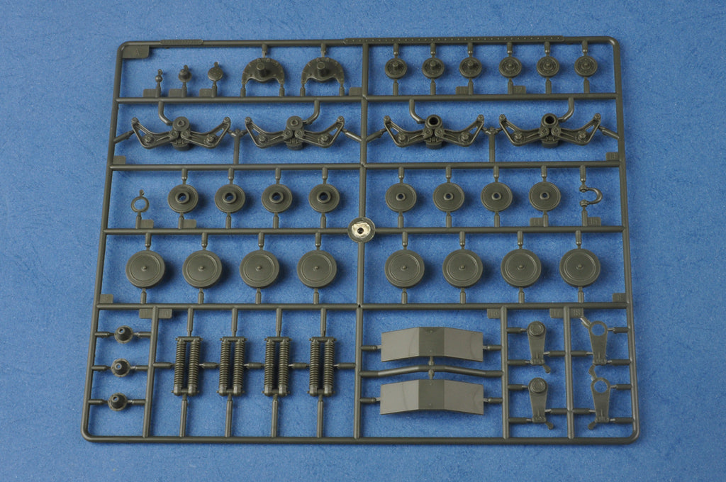 1/35 Soviet T35 Heavy Tank Early - Hobby Sense