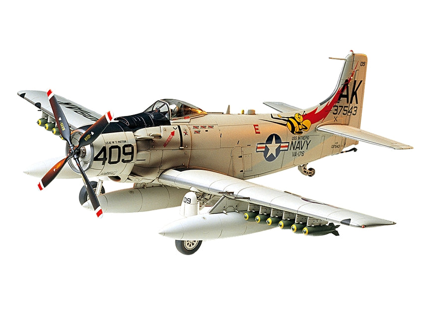 1/48 Douglas A-1H Skyraider US Navy - Hobby Sense
