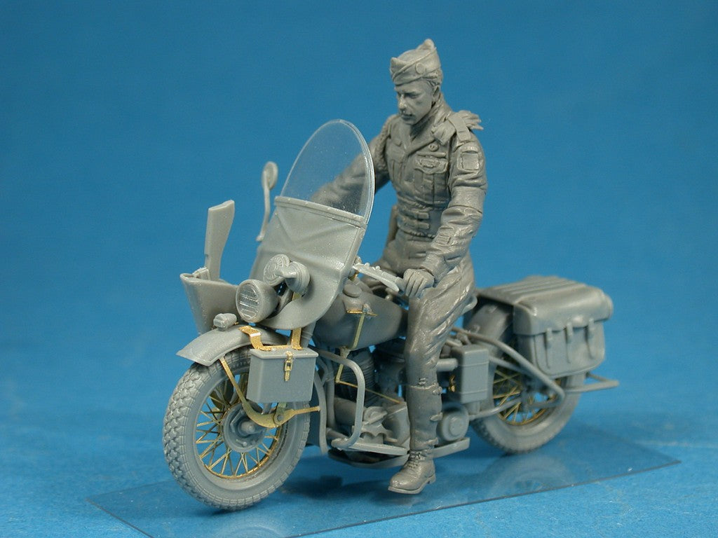 1/35 U.S. Military Policeman with Motorcycle - Hobby Sense