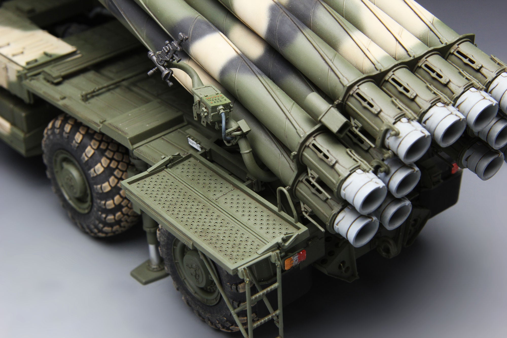 1/35 9A52-2 Smerch Russian Long-Range Rocket Launcher - Hobby Sense