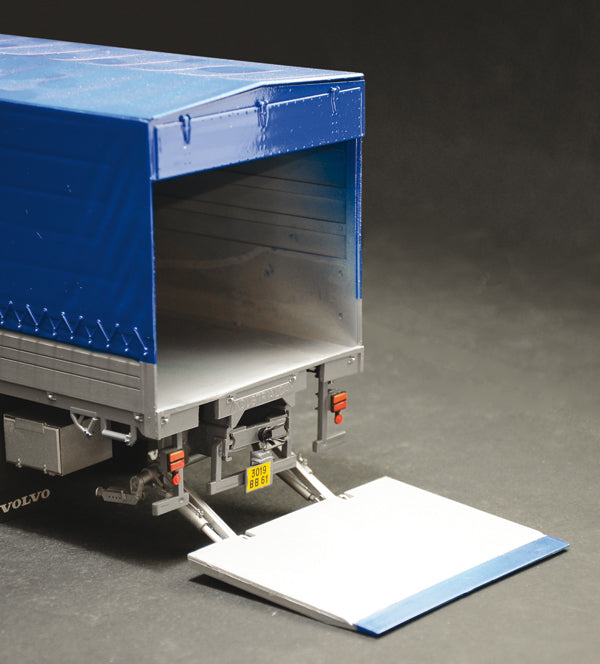 1/24 Volvo F16 Globetrotter Canvas Truck with Elevator - Hobby Sense