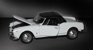 1/24 Alfa Romeo Giulietta Spider 1300 - Hobby Sense
