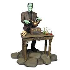 1/9 The Munsters: Herman Munster Figure w/Base - Hobby Sense